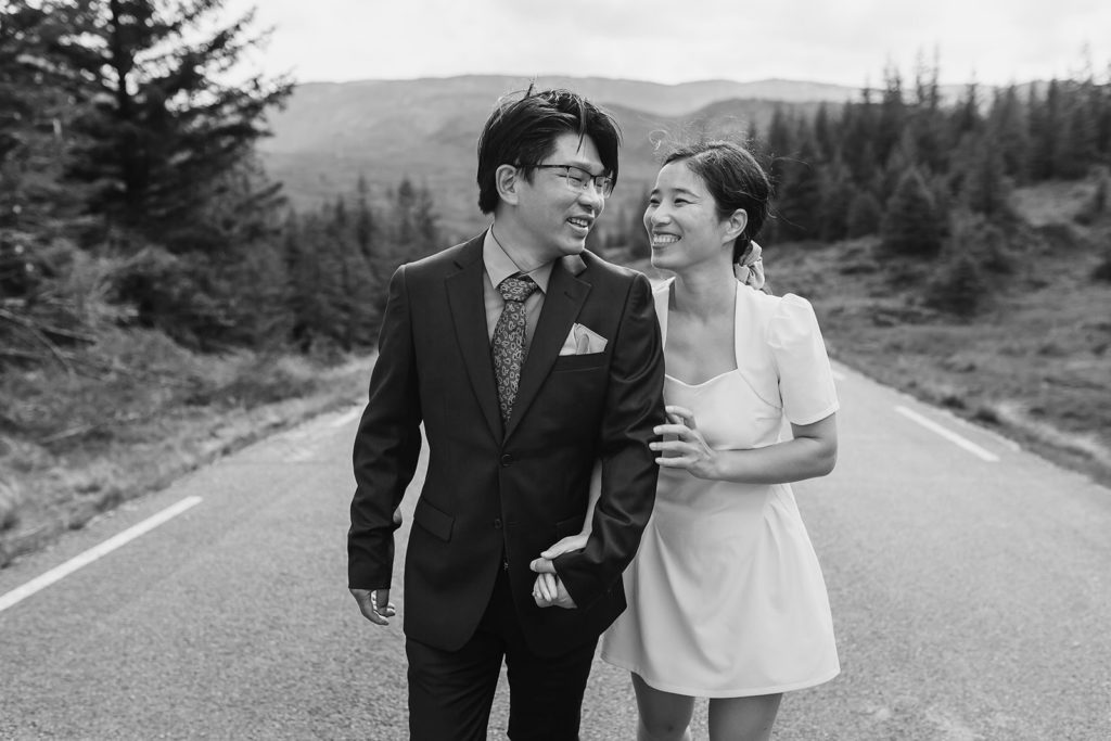 Couple elopeing in Norway